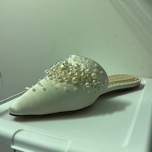 Imagine by Vince Camuto silk pearl shoes 9